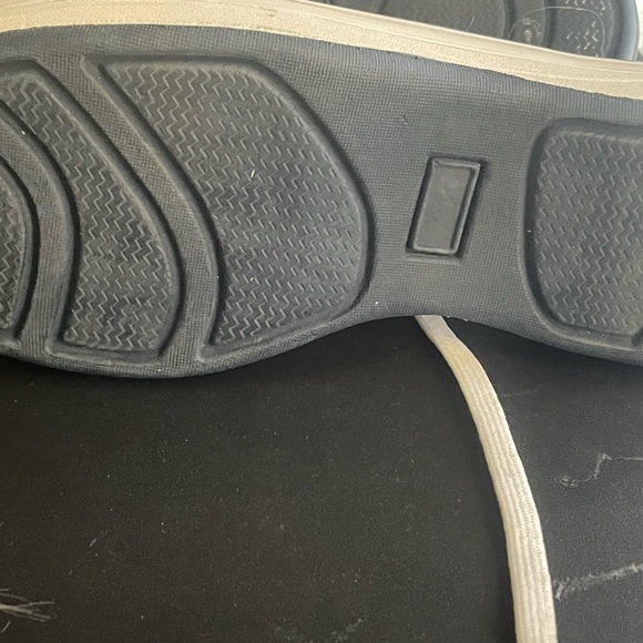 DOC’s Low Top Canvas Sneakers - Picture 7 of 9